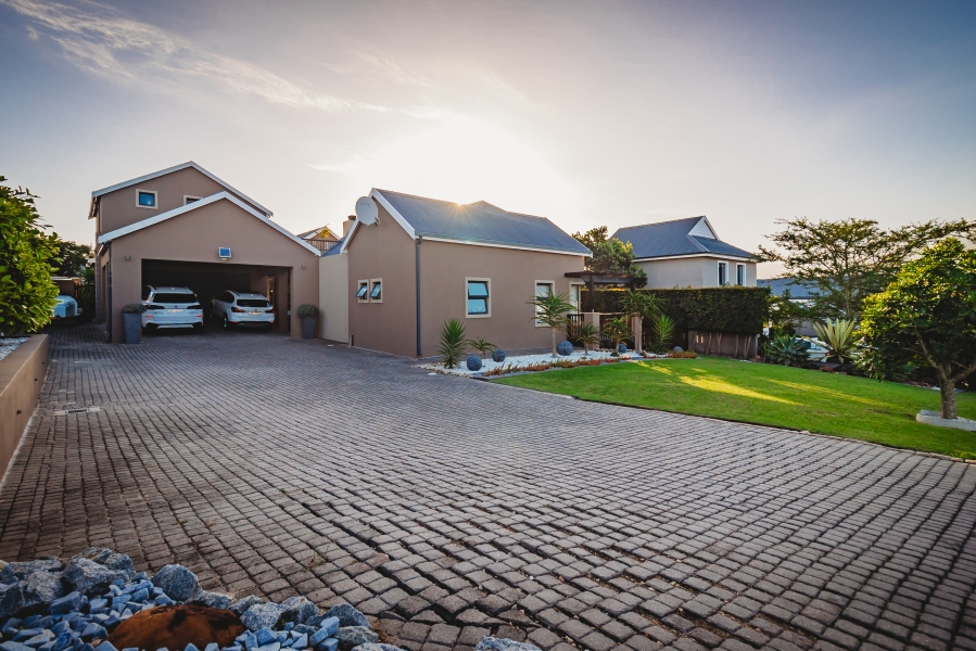 4 Bedroom Property for Sale in Kraaibosch Manor Western Cape